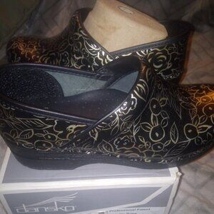 Womens Dansko Metallic Rose Shoes Size 8.5....New in box